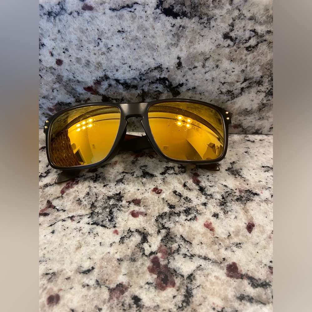 Women’s Oakley sunglasses
